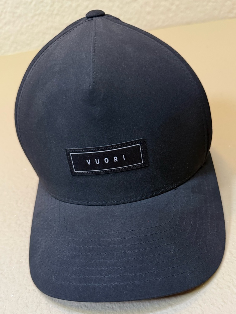 Vuori The Standard Hat Black - Picture 9 of 9